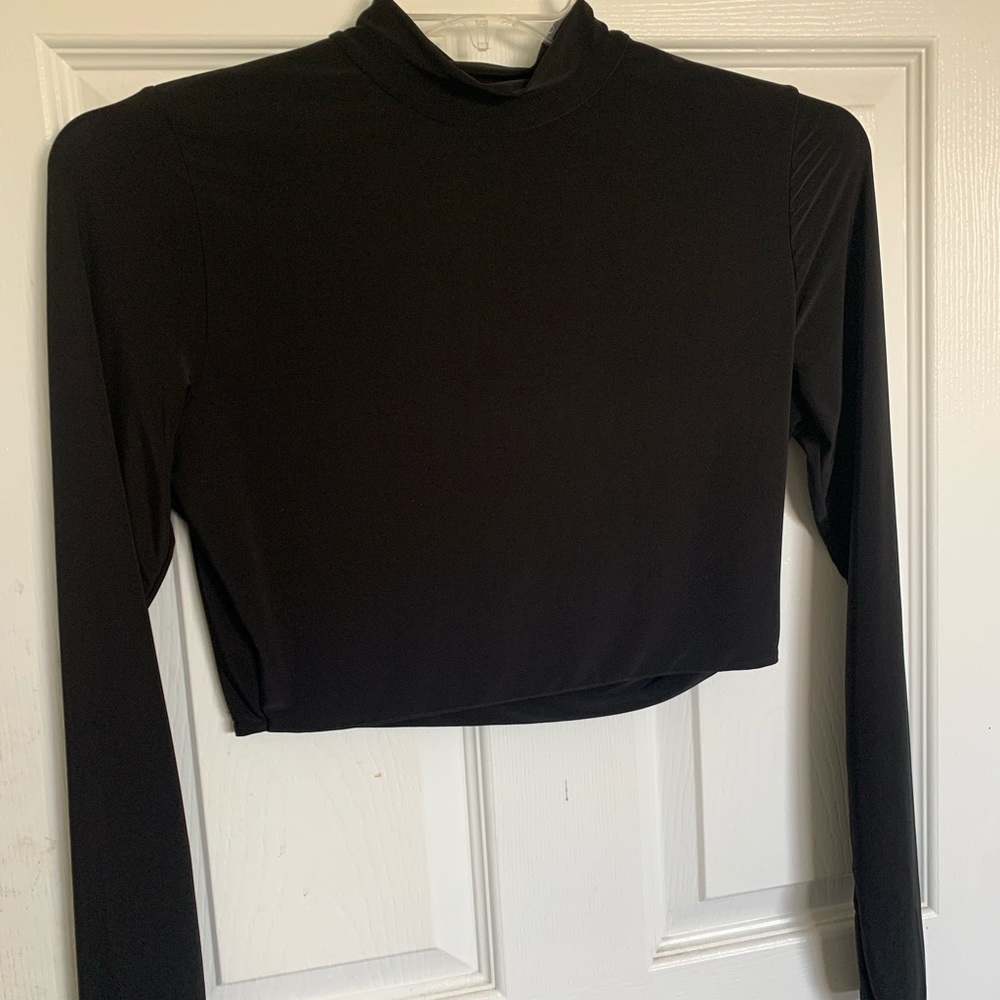 Long sleeve crop top